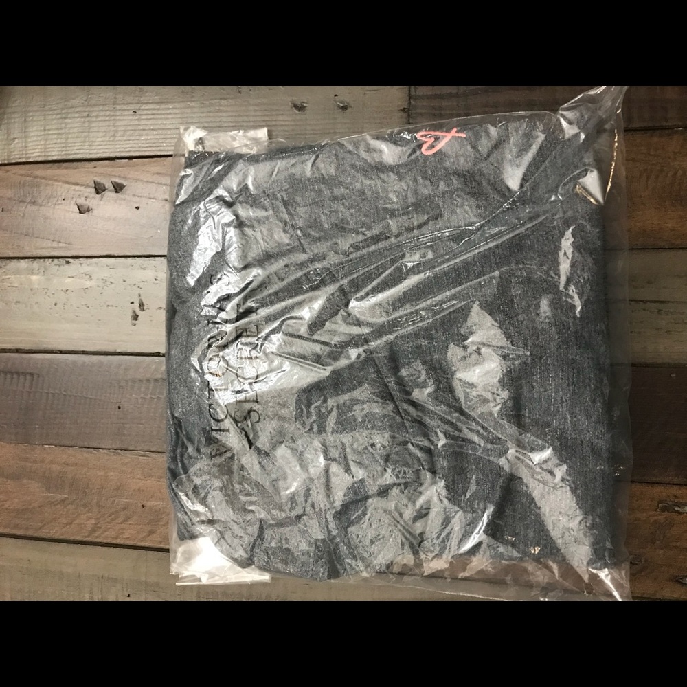 New Victoria secret lounge hoodie - Picture 3 of 3